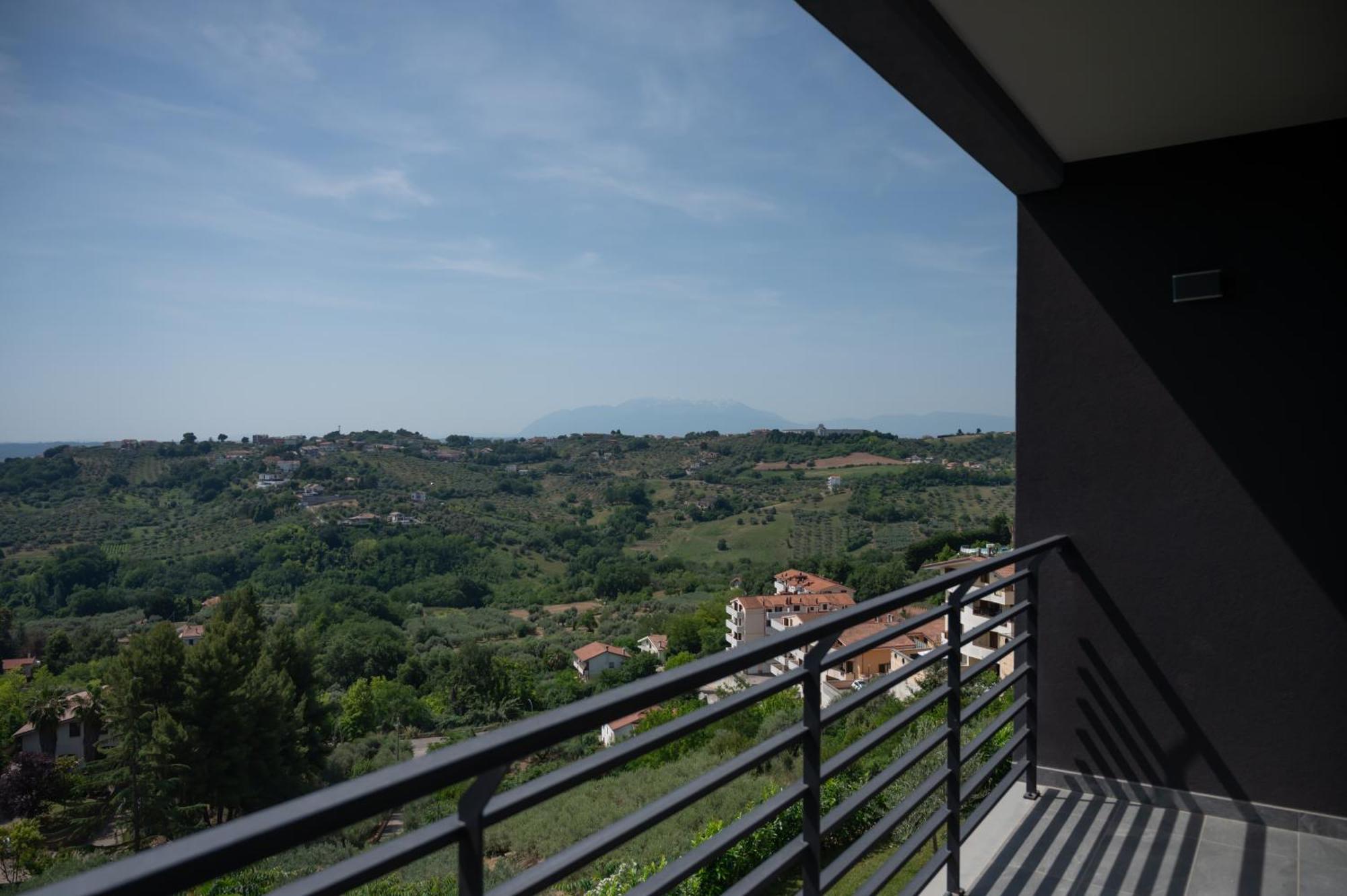 Casa Vista Mare E Colline A Montesilvano Colle Exterior photo
